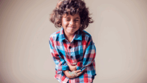 niño con problemas de estreñimiento